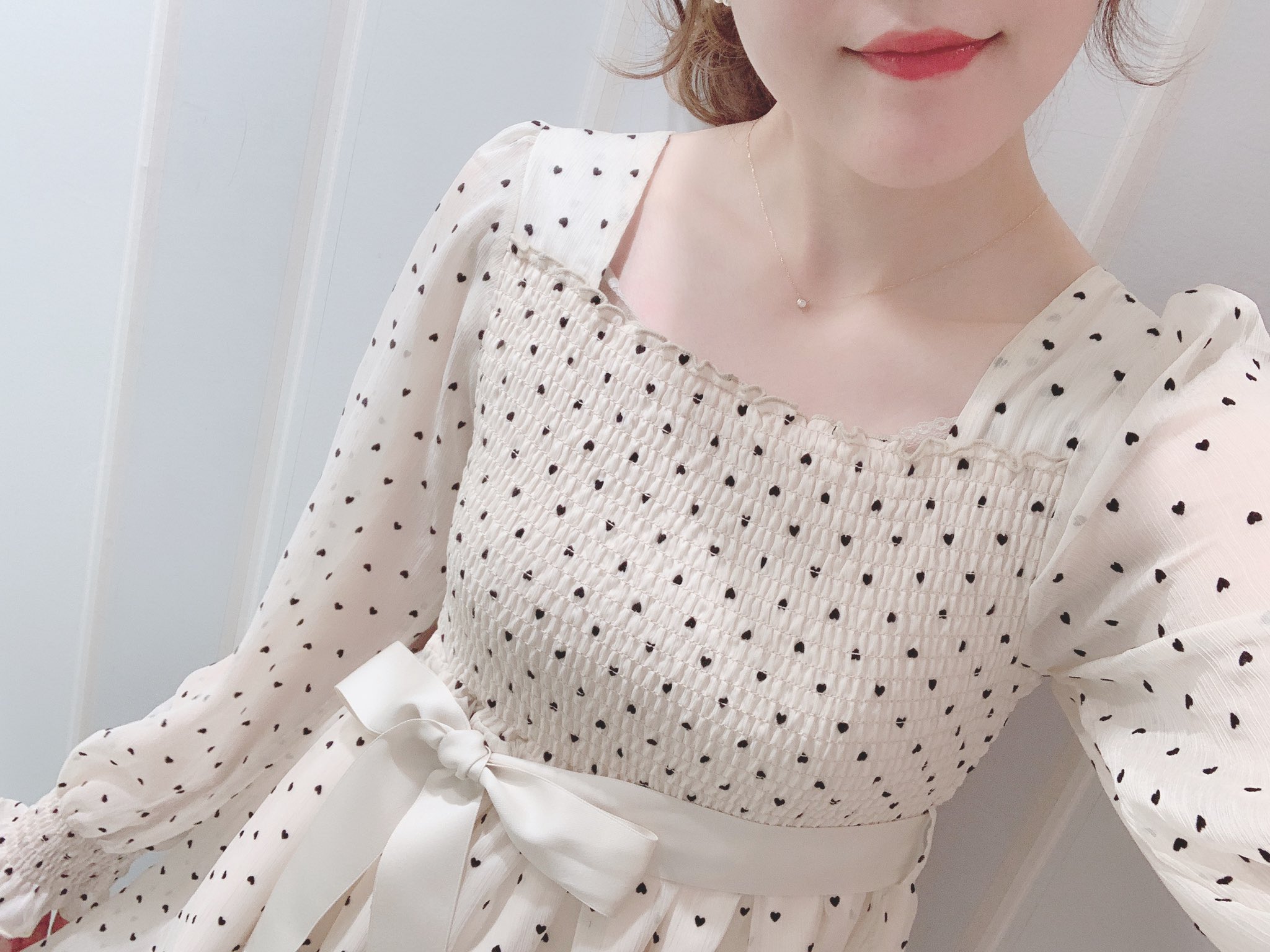 Evelyn Evelyn 渋谷109店 New Code ໒ ハートドットのワンピース シフォン素材で歩くたび裾のフレアが ひらひらして可愛い ニットのパーカーと合わせて 今から着れる春コーデに ハートマキシop 7 900 Tax ボタンケーブルパーカー