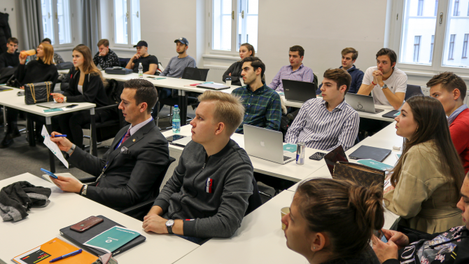 Bringing the theory to practice with our #stockmarket trading simulator 📈
Thank you Webster Vienna Private University Alumni Association for having us.
#crypto #stocks #trading 

webster.ac.at/article/webste…