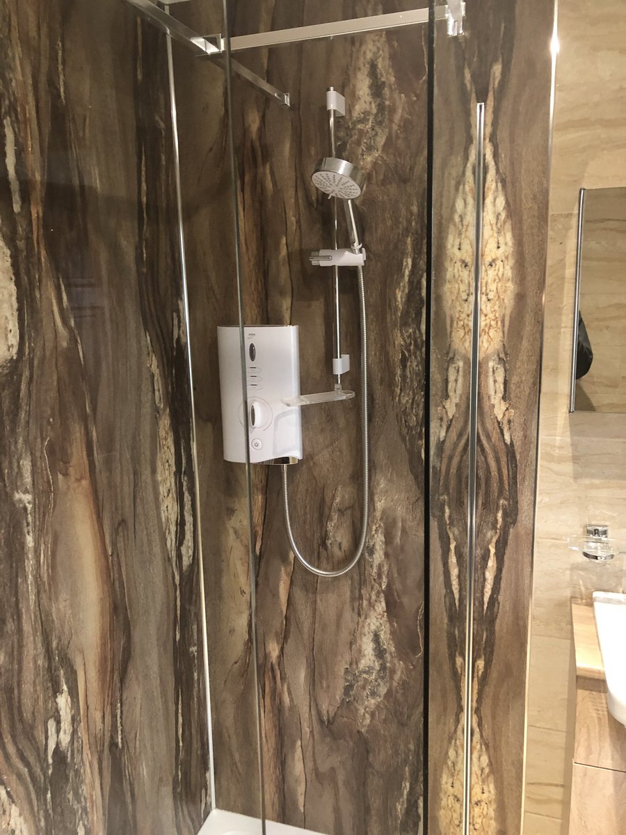stevefjames1's tweet photo. New bathroom refit complete and waiting for new flooring @stevefjames1 @1TallulahJames https://t.co/ck2N7JFGye