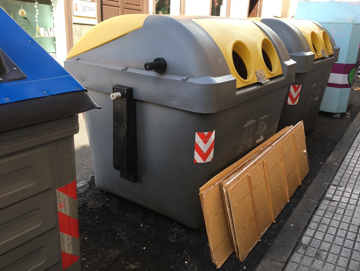 ➡️El servicio de recogida de enseres está disponible de manera gratuita todo el año para aquellos ciudadanos que deseen deshacerse de residuos voluminosos.

☎️Llama al 900 102 925 y mantén #LaLagunaLimpia. 👌