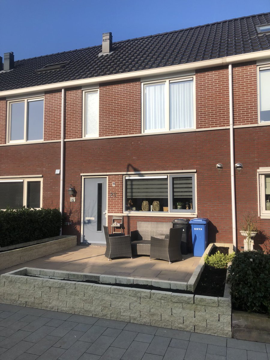 Nieuw in verkoop de ruime Tussenwoning met aanbouw Fuik 23 (Bj. 2013) ruime woning met 3 slaapkamers. Op onze site treft u meer info over de beide kijkdagen. Kijk op hlvastgoed.com/293/Urk-Fuik-23 en kom kijken.