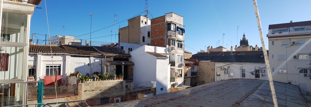 #CiutatVella el corazón del #BarrioDelCarmen mientras #MaiteMartín y #TeteMontoliu se mezclan con la calidez de esta mañana y el olor de mi café.
#Monentos
#Vida
#Música
#FelizLunes
#Valencia