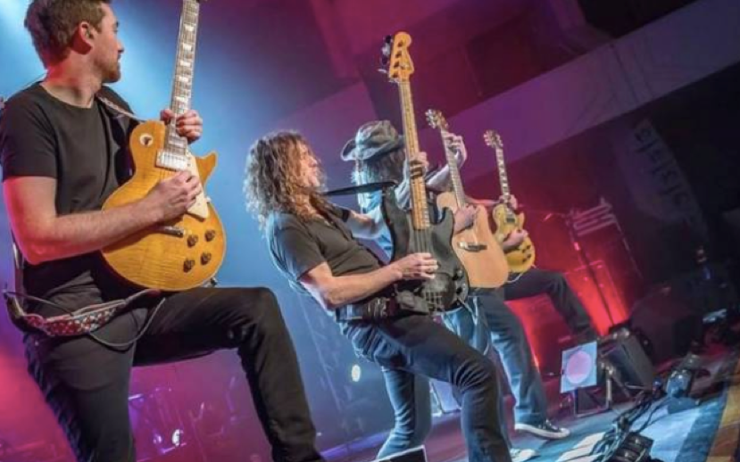 VisitTheQuays's tweet image. Still figuring out your Valentine’s Day plans? The Classic Rock Show is coming to @The_Lowry Theatre Salford Quays for one night only - 14th Feb. Don’t miss out. 

To book your tickets, head to  bit.ly/2v09y7c 

#VisitTheQuays