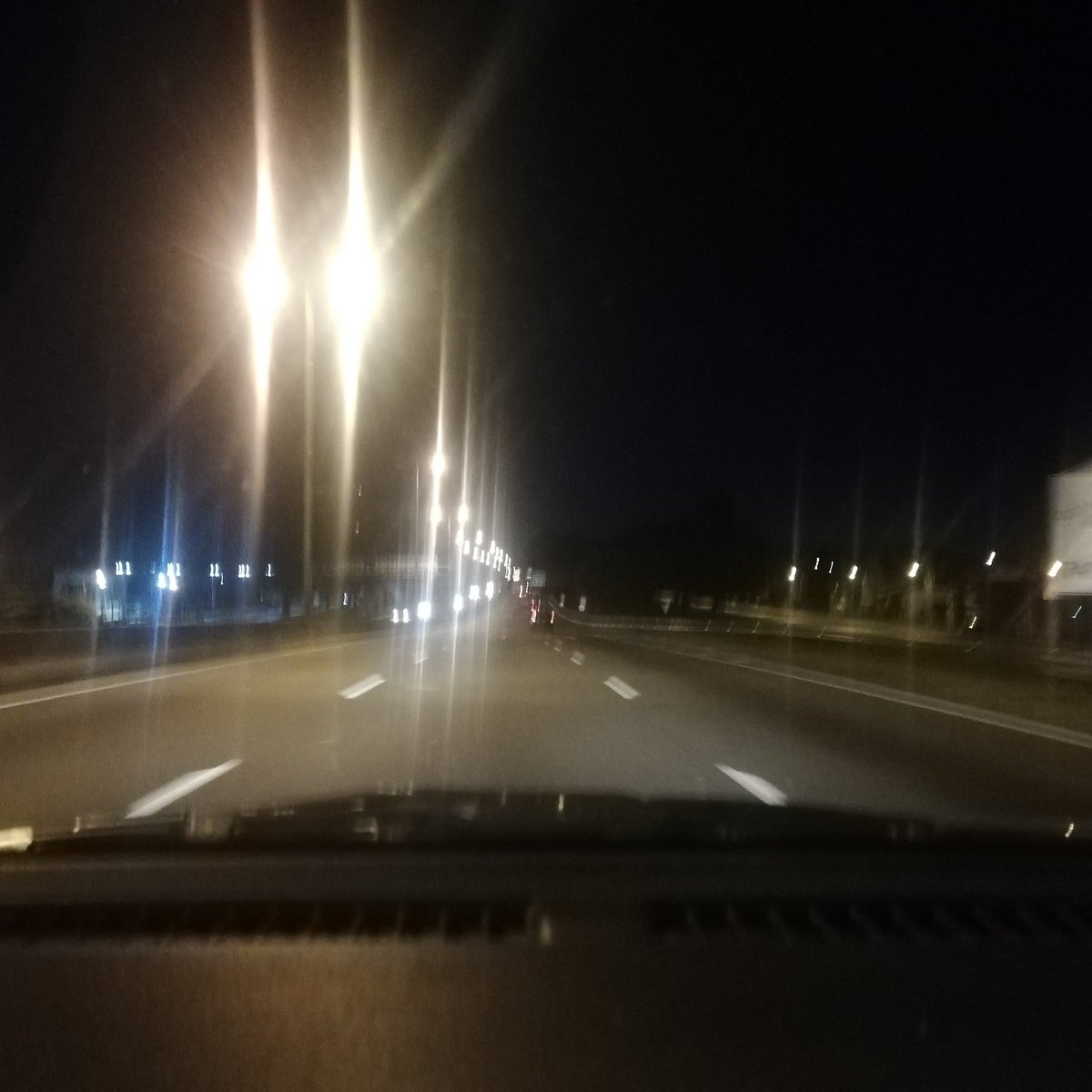 BsAsenTaxi's tweet photo. 02:15 de la madrugada y la Av. Gral. Paz para mí solo camino al #aeropuerto de #Ezeiza a buscar a Marisol y su hijo que llegan desde #Cochabamba, #Bolivia🇧🇴 ...
.
#BuenosAires #Argentina 🇦🇷
#Traslados #Viajes #ViajesProgramados #travel #MejorEnTaxi #YoTomoTAXI #SiempreEstamos https://t.co/tA6lVBPFPg