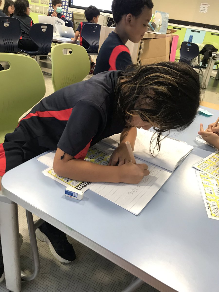 KG2 Brar taking action by using THRASS while engaging in narrative writing. #EYPYGEMS @GEMS_Singapore <a href="/soniam1396/">Sonia⁷</a>