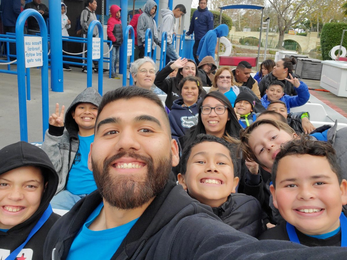 FalconsAvalon's tweet image. Team building for Falcon Robotics was part of the day at the @LEGOLAND_CA @firstlegoleague Robotics competition. What a fantastic and memorable day our Falcons had! #FalconRobotics #FalconsUnitedInExcellence
