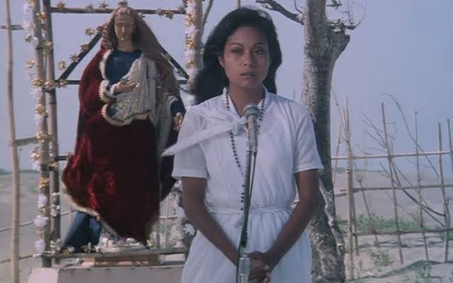 himala (dir. ishmael bernal, 1982)- one of my most favorite filipino films- a woman claims to be able to heal miraculously because she was visited by the virgin mary- very good critique about religious fanaticism and violence against women- a remastered version was released