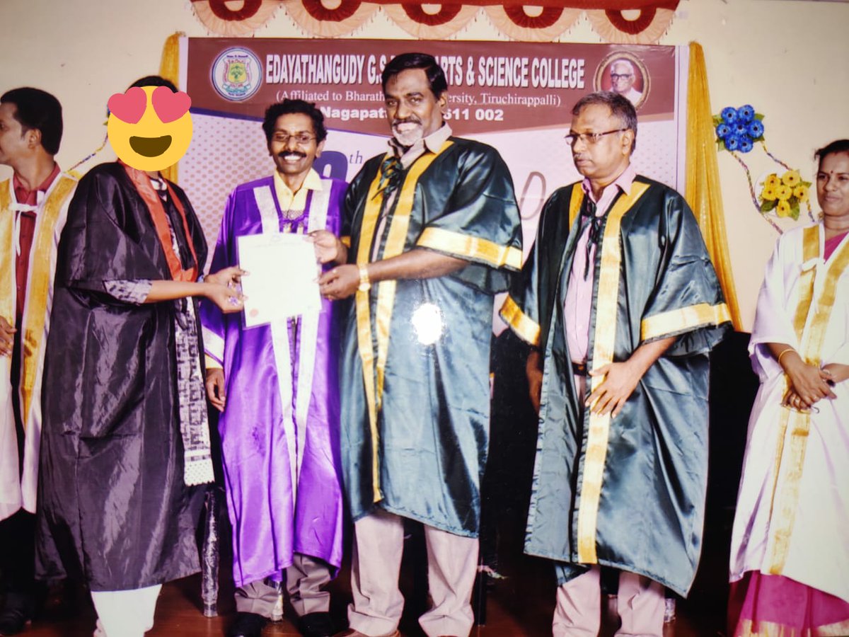 ammusuriya13201's tweet photo. Through back memories 🥰
Unforgettable day in my life 💕
#Life
#educationfirst
#Ammusuriya
#Atchayakumar
நாங்களும் டிகிரி வங்கிட்டம் மொமெண்ட் 😂 https://t.co/xQ95wjCxue