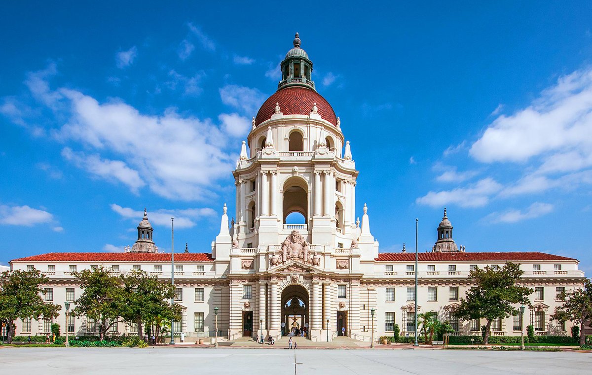 In contrast to the recent Malibu City Hall, here's the 1927 Pasadena City Hall.Trump should just declare that federal buildings must be built in a pre-1945 style.