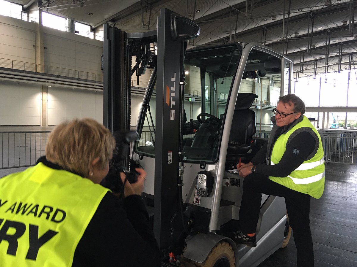 IFOY_AWARD's tweet image. IFOY tests are running at full speed - our tester Theo Egberts in action #ifoy #ifoyaward #ifoyrocks #ifoy2020 #hm2020