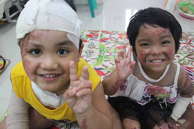 apatheianism's tweet photo. Pada koar-koar soal HAM anak ex ISIS, nawarin kerja di BUMN, gak ada yang nanyain gimana kabar anak korban bom? 

Oh iya mereka kafir
Kafir bukan WNI, right?
Teroris yang penting bukan kafir dianggap pahlawan, right? https://t.co/exqCuzfkaa