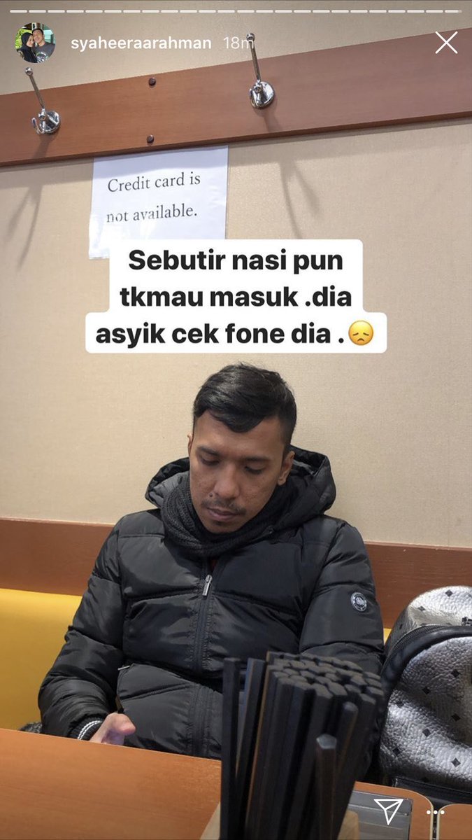 amaniasirah's tweet photo. ya Allah this is so sad, i cant imagine how he feels 😔 Al-Fatihah. https://t.co/Py2WSNZ5fZ