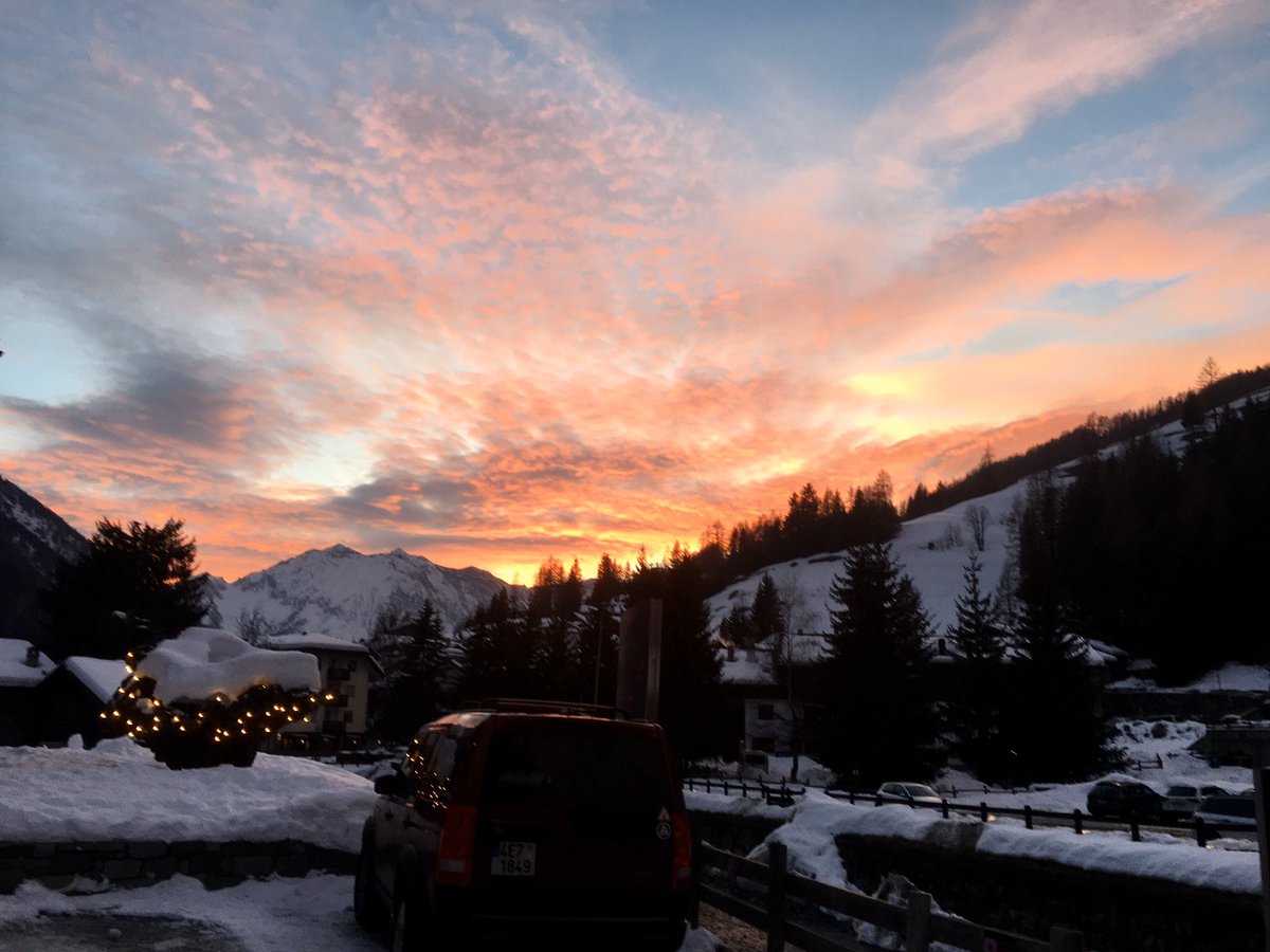 champoluc1's tweet photo. A windy day here in Champoluc today however the sunshine still shines. With Highs of -1° and Lows of -8° #champoluc #ski2 #windydays #sunstillshines https://t.co/suk9Y0zwT8