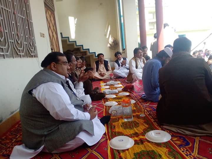 GroupKhichi's tweet photo. محمّد عالمگیر خان کھچی نے حلقہ میں رسم قل خوانی میں شرکت کی ۔
#NA165 #PP236 https://t.co/SO6Z7lDhhH