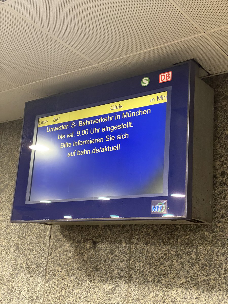 Warum kann bei dem bisschen Wind nicht mindestens der S-Bahnverkehr auf der unterirdischen Stammstrecke aufrechterhalten werden? Stattdessen müssen die Kunden wieder raus auf die Straße und sich unnötigen zusätzlichen Gefahren aussetzen. <a href="/jetztreichtsmvg/">Jetzt reicht's, MVG!</a>