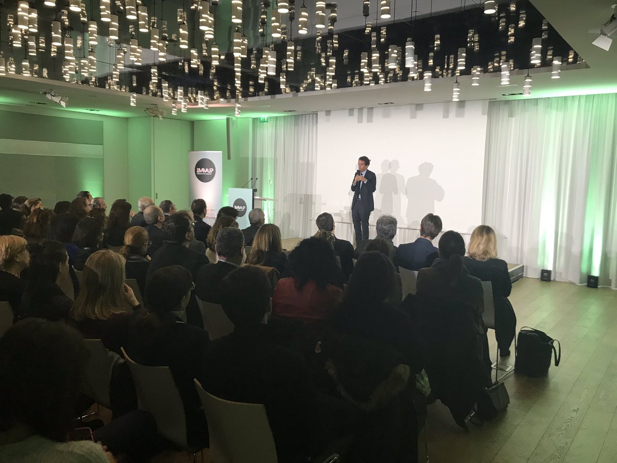 VBedague's tweet photo. C’était un plaisir pour nous de recevoir @bompard, PDG de @GroupeCarrefour, venu nous parler de la #transformation de son groupe #entreprise. Le client au cœur, c’est ce qui résonne aussi tous les jours dans nos métiers de l’#immobilier. https://t.co/nF2YaryzEp