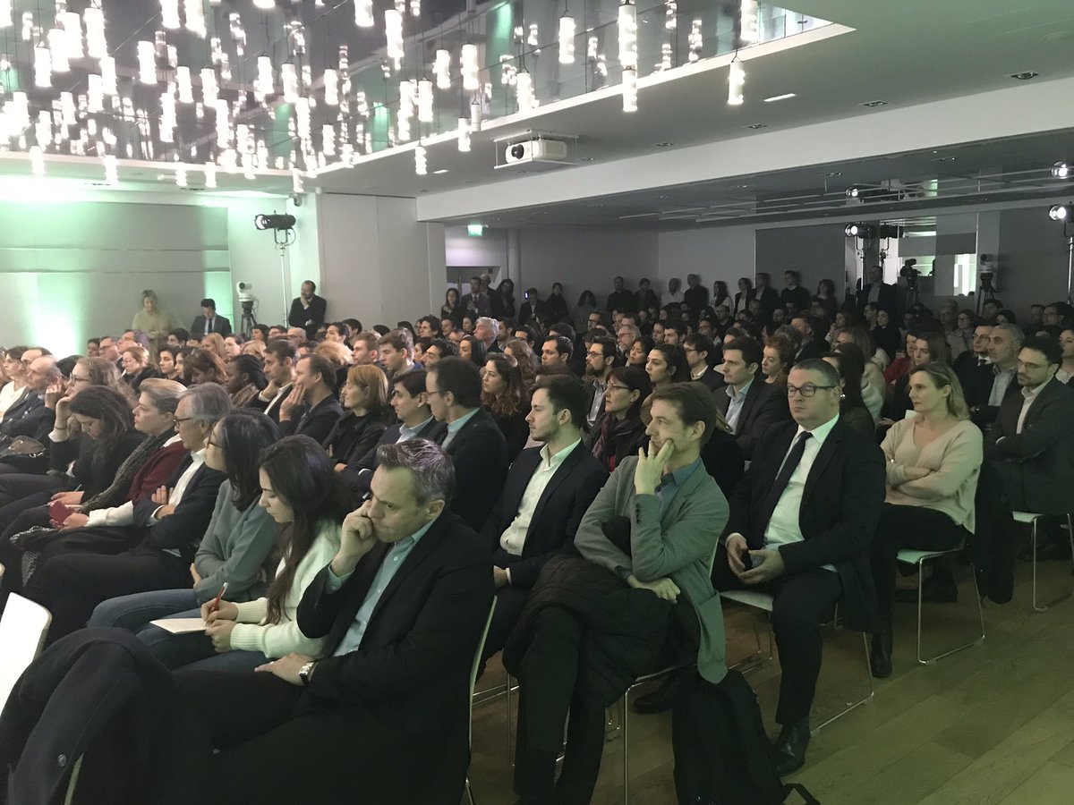 VBedague's tweet photo. C’était un plaisir pour nous de recevoir @bompard, PDG de @GroupeCarrefour, venu nous parler de la #transformation de son groupe #entreprise. Le client au cœur, c’est ce qui résonne aussi tous les jours dans nos métiers de l’#immobilier. https://t.co/nF2YaryzEp