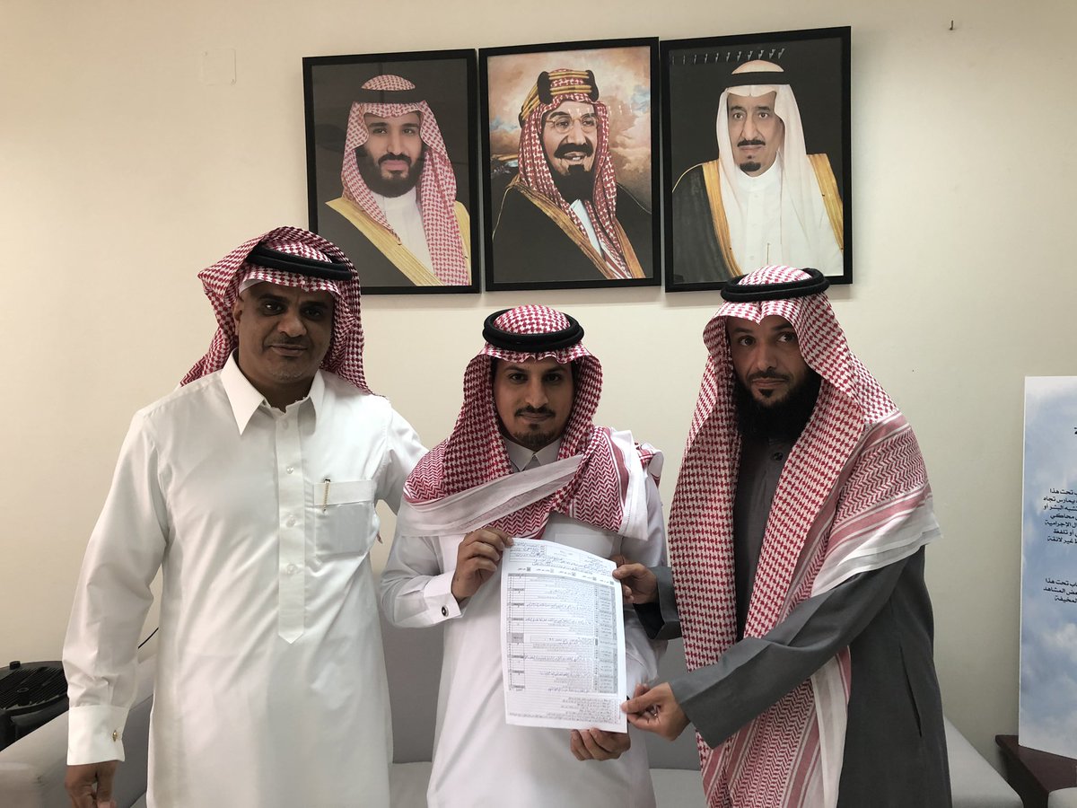 bmath2017's tweet photo. منح المشرف التربوي الأستاذ بندر بن محمد العتيبي معلم الرياضيات بمدرسة ثانوية عرقة الأستاذ جويعد بن سالم القحطاني بطاقة التعلم النشط بحضور قائد المدرسة الأستاذ رضا بن دخيل الله القرشي https://t.co/6vuMlmVktH