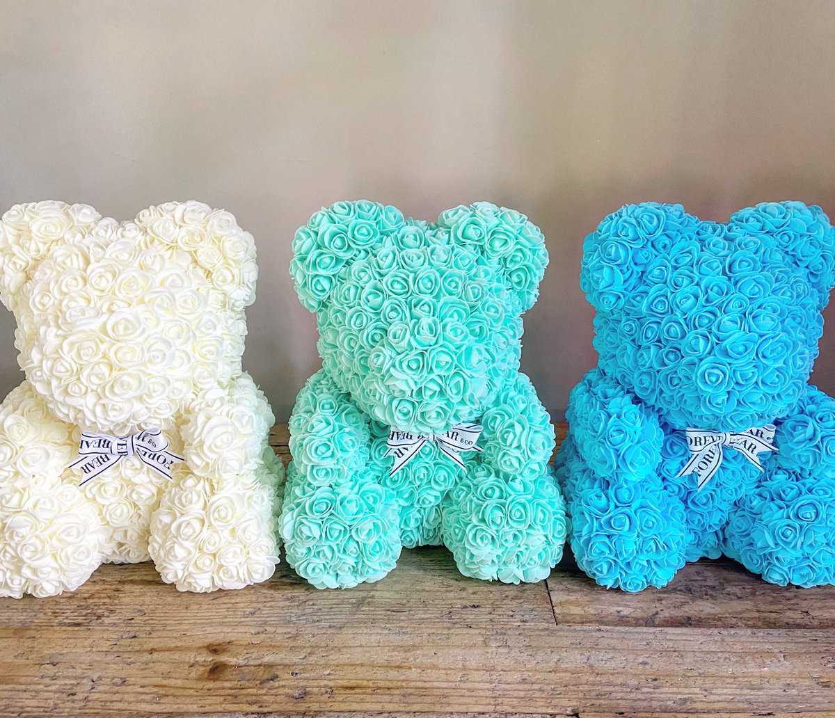 HelloMagSA's tweet photo. #MondayMustHave 
HJ meet our latest obsession: @foreverbearandco 
These handmade rose foam bears make for the most adorable addition to any event or a personalized gift ( valentines is coming up) The best part? You can keep them FOREVER! https://t.co/Of8aYHd2jf