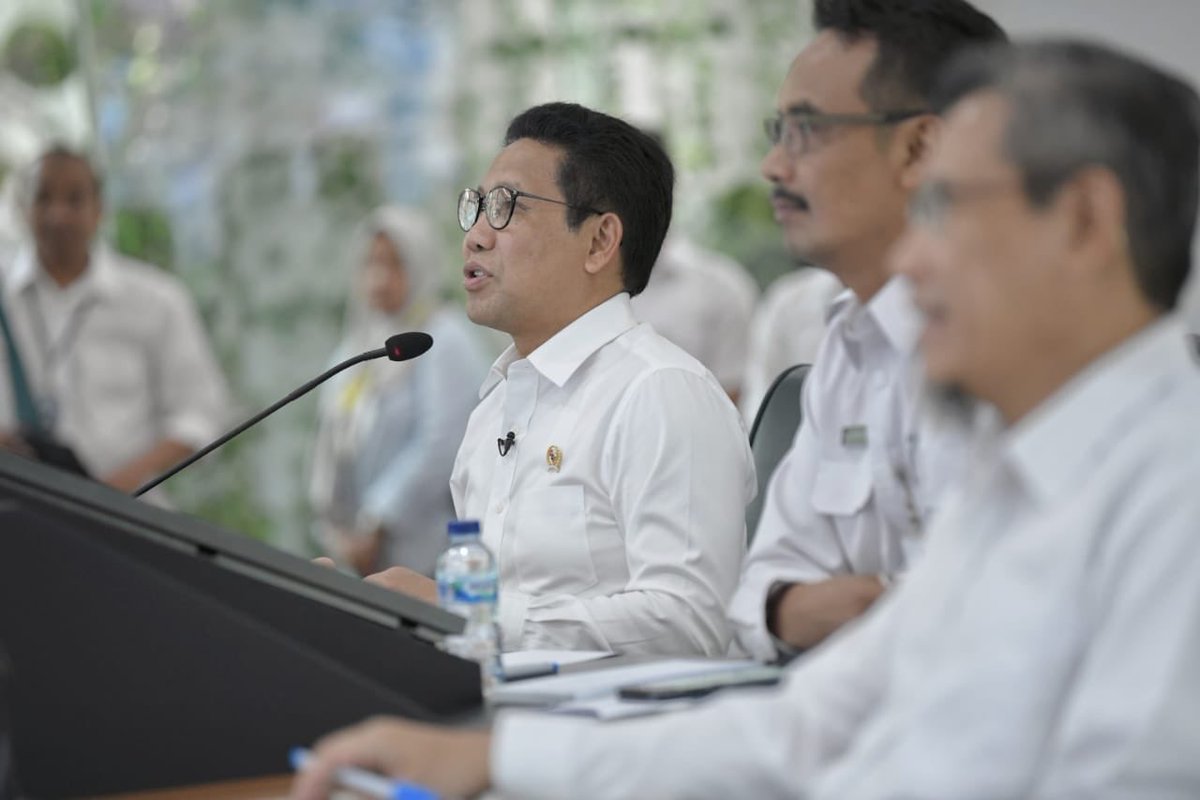 Teleconference. Agenda rutin mingguan, kali ini kita bahas tentang pengaduan masyarakat dan pendamping desa tentang pemanfaatan dana desa.