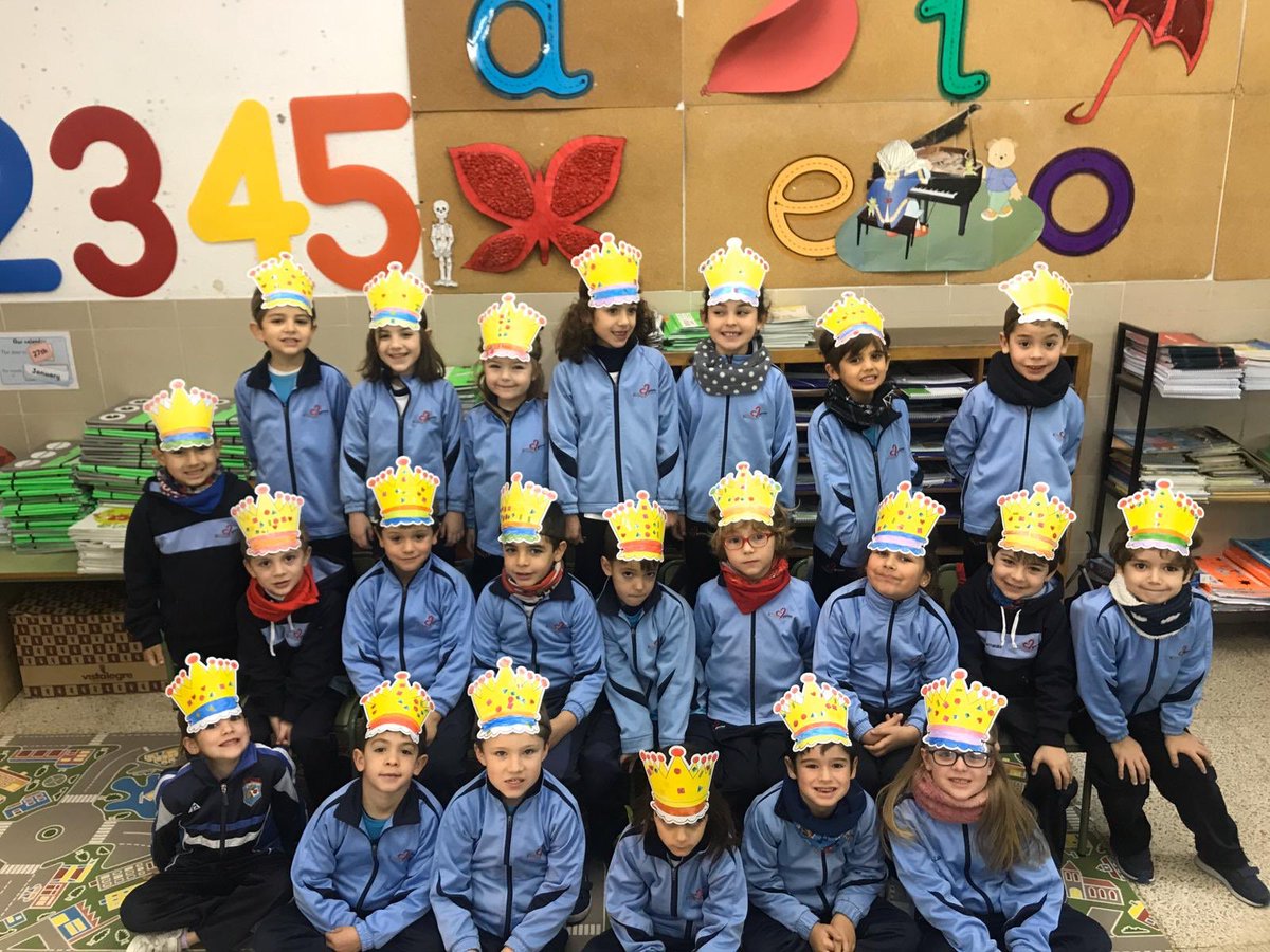 Five years old learning about castles 🏰 each one have been King 🤴 and Queen 👸 with their own crown 👑 for a day! #EnglishIsFun