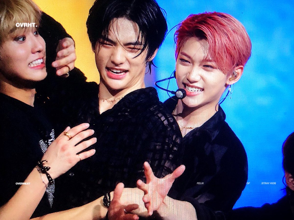 фф по джунхао. фф хенликсы малыш. фанарты хёнликсы. фф хенликсы малыш. хёнджин stray kids арт.