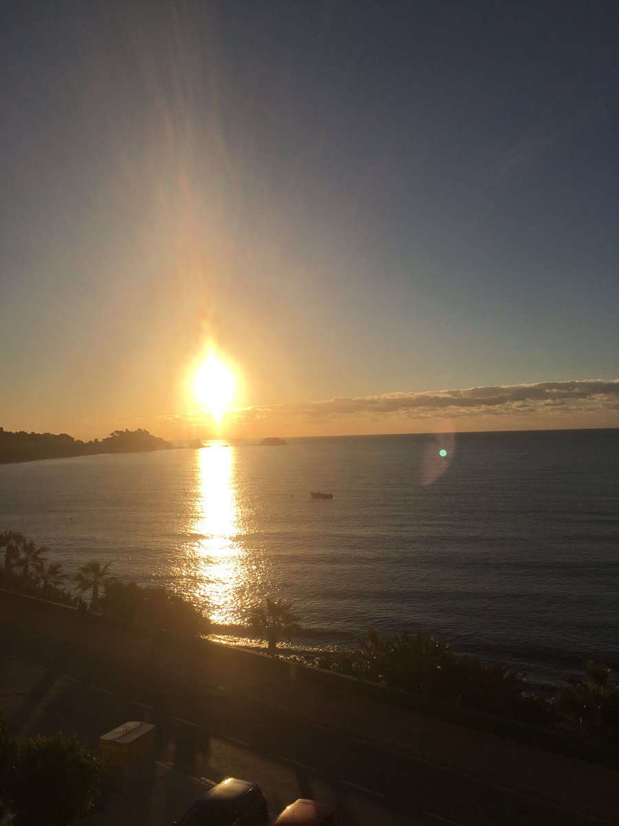 Näin kaunista auringonnousua ei merellä tänään koettu. Mutta sen sijaan kauniit nimppari grattikset Elinat, Ellat, Ellenit ja Elinit. @ElluGustafsson <a href="/ElinaSchuller/">Elina Schüller</a> <a href="/elinalepomaki/">Eli Valtonen</a> <a href="/ellavanhanen/">Ella Vanhanen</a> @EllaKanninen <a href="/ella_rasanen/">Ella Räsänen</a> @EllenJokikunnas @KaisaPorras <a href="/ElinaRavantti/">Elina Ravantti 🌻</a> et co 🍀👍❤️