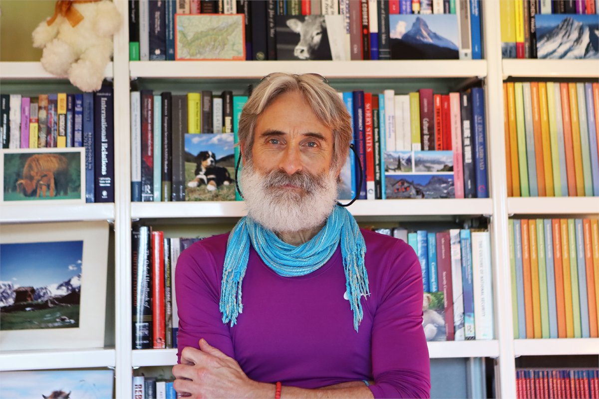 EUI_EU's tweet photo. What could an ex-physicist, a sovietologist and a mountain climber have in common?
They all are Professor Jeffrey Checkel, who recently took up the Chair in International Politics in EUI's Department of Political and Social Sciences. #meettheprofs
-> https://t.co/Oa3Skucyf9 https://t.co/F8rR8afXXb