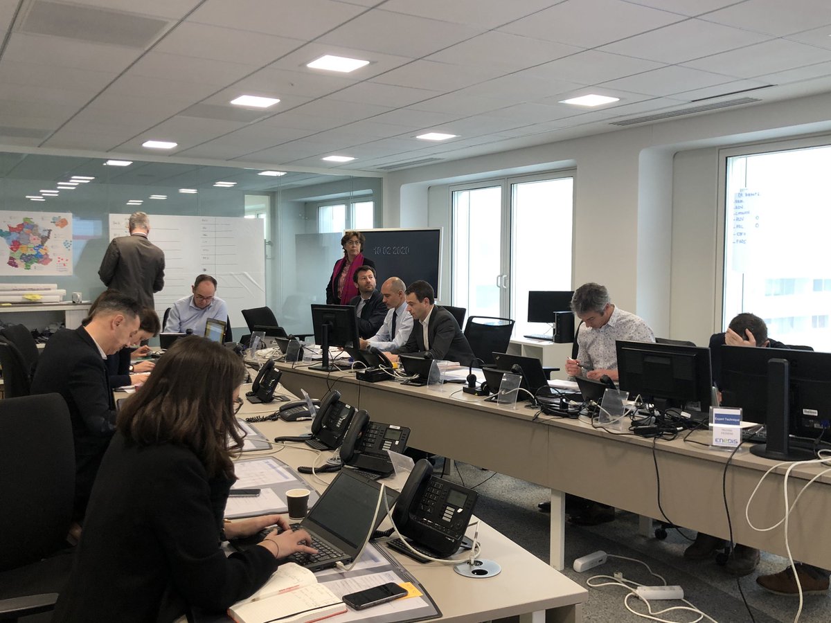 En direct de la cellule de crise nationale #TempêteCiara
Forte mobilisation avec 3 000 techniciens d’urgence d’<a href="/enedis/">Enedis</a> et de nos partenaires sur les Territoires auprès des services de l’Etat et des élus locaux. #ServicePublic
Bon courage aux équipes.