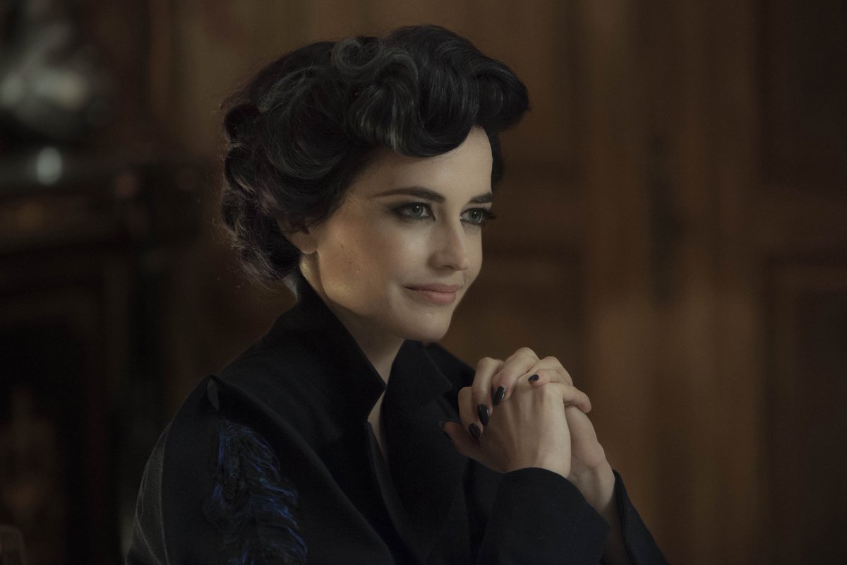 “Trying out a new look. Green hair and pasty skin is so ten years ago. Martha Wayne is climbing her way home.”