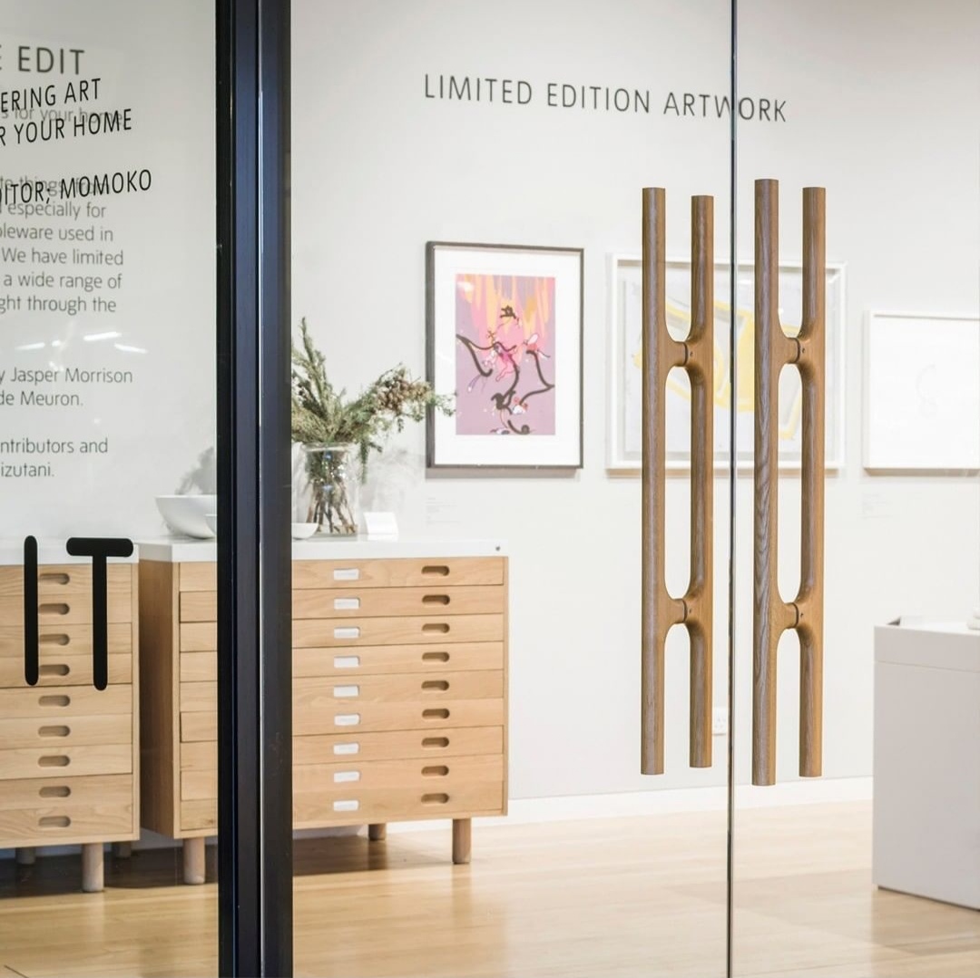 Make your entrance doors stand out from the rest.....
@Allgood_plc 
#holt #officerefurbishment #officefitout #ironmongery #hardware #entrance #doors #officedesign #doingourbitsince1948 #architecture