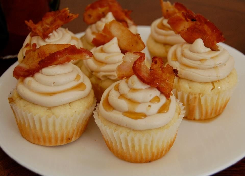 [Brings his friend <a href="/InsanityInPink/">Shock - ||Parody||</a> pancake and bacon cupcakes]
