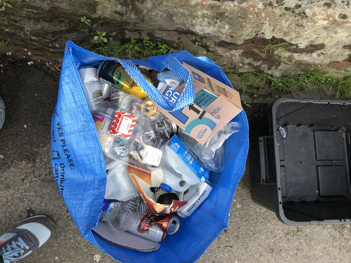 unofficialwillb's tweet photo. @BristolWaste All of this recycling wasn’t collected this morning. Any idea why? https://t.co/P8iuSyE1eO
