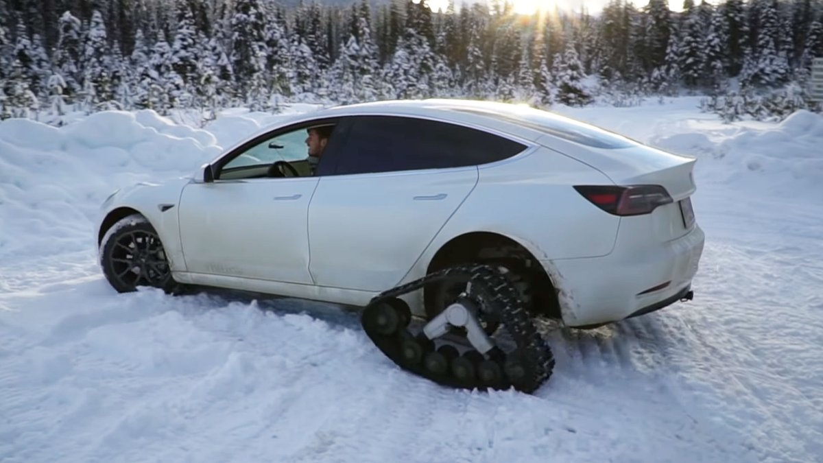 Tesla Model 3 op rupsbanden: topgear.nl/autonieuws/tes…
🚗: #Tesla #TeslaModel3 #sneeuw #rupsbanden