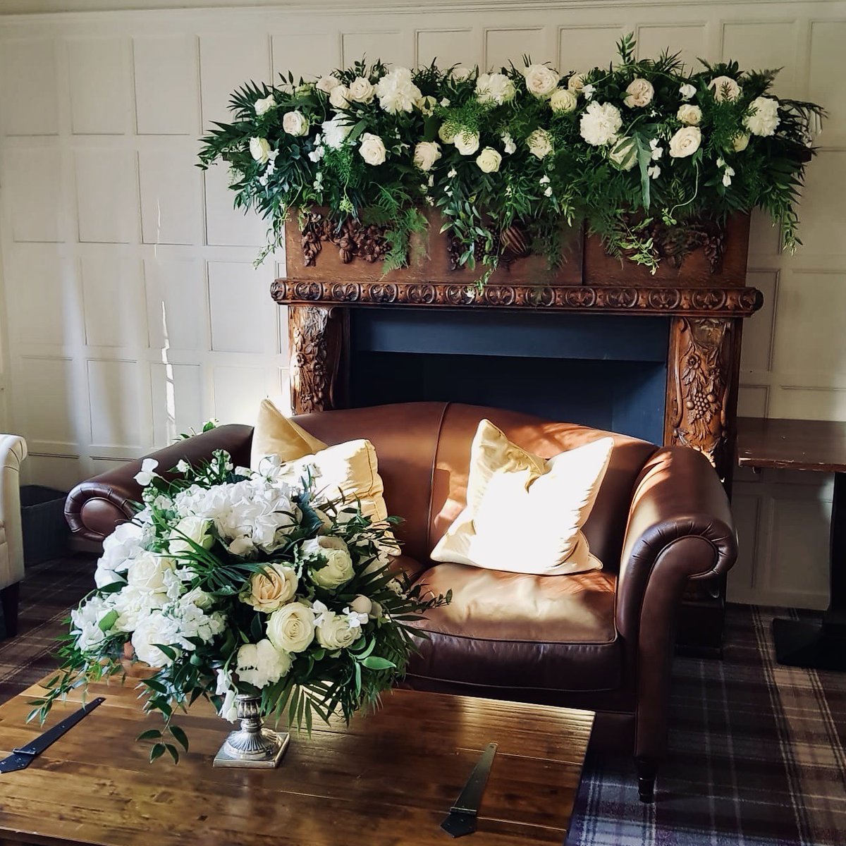 MaplesFlowers's tweet image. Bold and beautiful, white &amp;amp; green. Simple but effective 🌿
#Wedding #WeddingFlowers #Florist #MaplesFlowers #HemelHempstead #StAlbans
