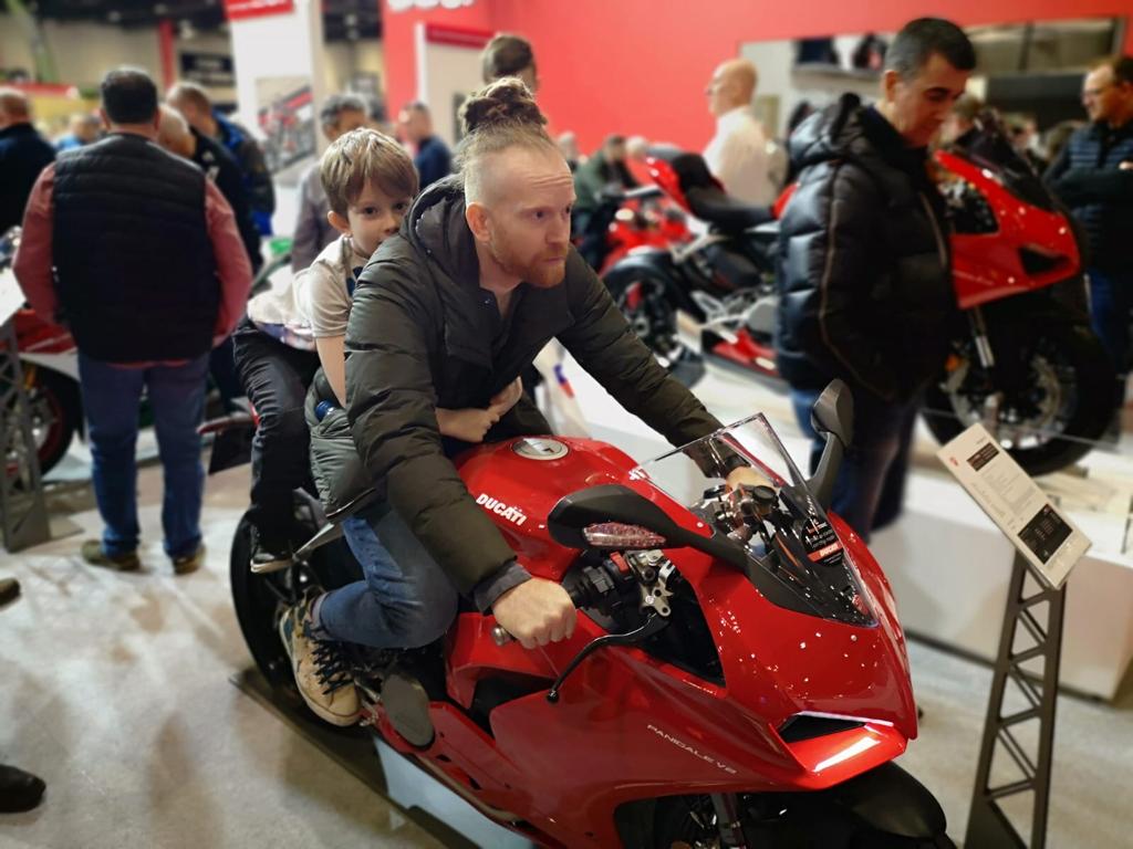 NewtonFaulkner's tweet photo. Went to the London Motocycle Show on Saturday, got some pics. NF
#londonmotocylceshow #notmybike #dontevenhavealicence #triumph #ducati https://t.co/A5DoTGxTJ8