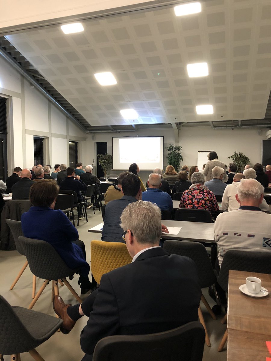i_voogt's tweet photo. Vanavond een avond over Wonen en leven in Oud-Alblas. #flinkeopkomst #samenlevingsprogramma @Molenlanden_Gem https://t.co/wVMSfes1TI