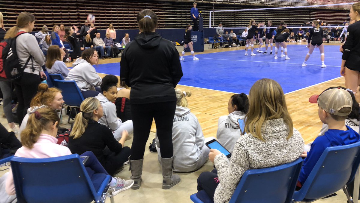 theportwalk's tweet image. KIVA 18 White cheering on KIVA 13 White #KIVAVB #kivastrong