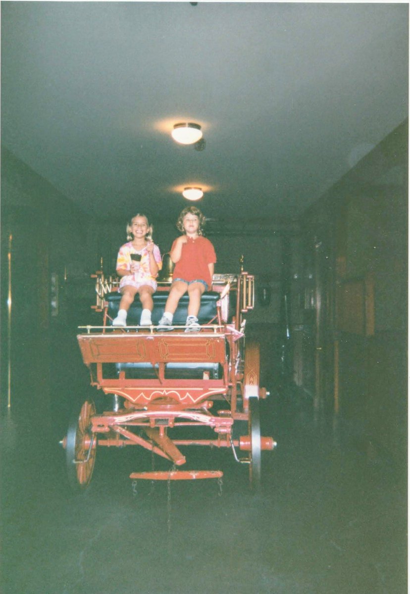 DefunctArchives's tweet image. It’s always easy to have fun in Disneyland’s Main Street Firehouse! Here is a picture of said fun in 1998. Source: Jillian Jackson