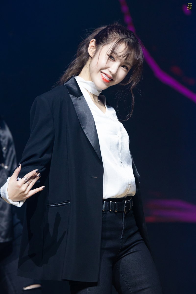 Secret_zz_'s tweet photo. 191228 전효성 STARLIGHT

우런니 무슨 짐을 그렇게 많이 지고 있나요 멋짐
남돌 커버도 잘하는 우런니 짱 멋짐

#전효성 #JunHyoSeong 
#시크릿 #SECRET #손붙같늙 
#STARLIGHT https://t.co/LrGhawC6Ch