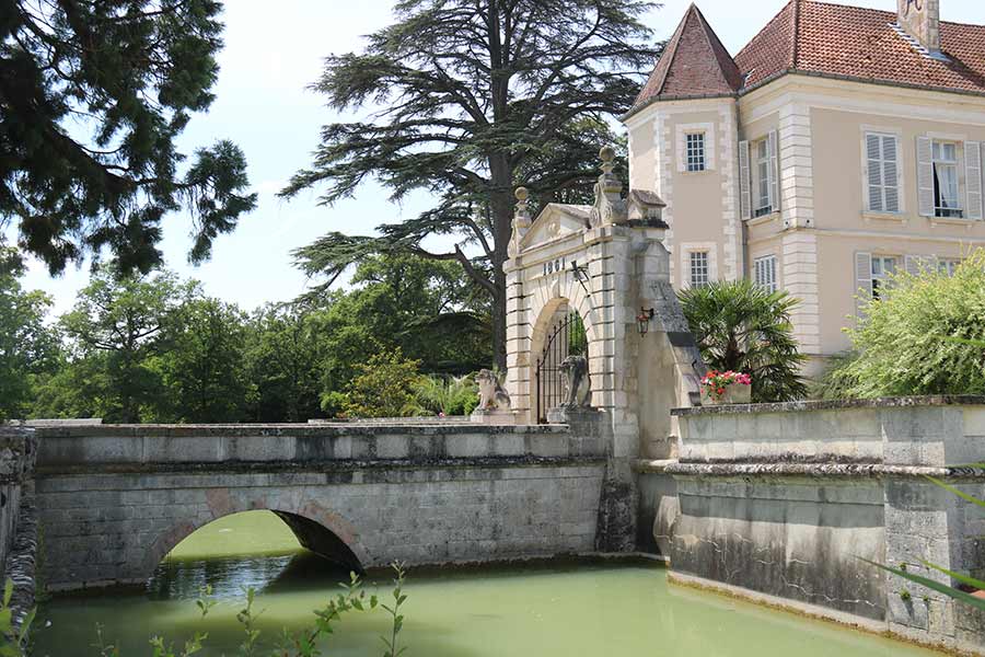 SifexChateaux's tweet photo. Remarkable 19th C. #moated #chateau #forsale bordering #Berry and  #Sologne, 220 kms south of #Paris. Beautiful countryside. Built on foundations of 14/15th C. #Castle.  Certain vestiges remain. #Lake. Outbuildings  Ref:C5-3455 Recently reduced.33 Ha.
https://t.co/sO305dxmZb https://t.co/gR7CTgk2iI