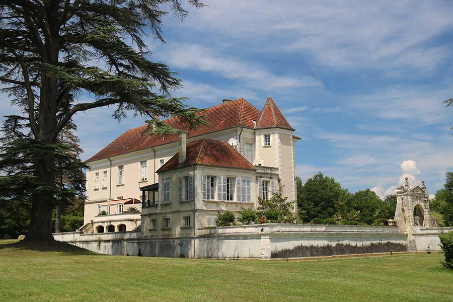 SifexChateaux's tweet photo. Remarkable 19th C. #moated #chateau #forsale bordering #Berry and  #Sologne, 220 kms south of #Paris. Beautiful countryside. Built on foundations of 14/15th C. #Castle.  Certain vestiges remain. #Lake. Outbuildings  Ref:C5-3455 Recently reduced.33 Ha.
https://t.co/sO305dxmZb https://t.co/gR7CTgk2iI