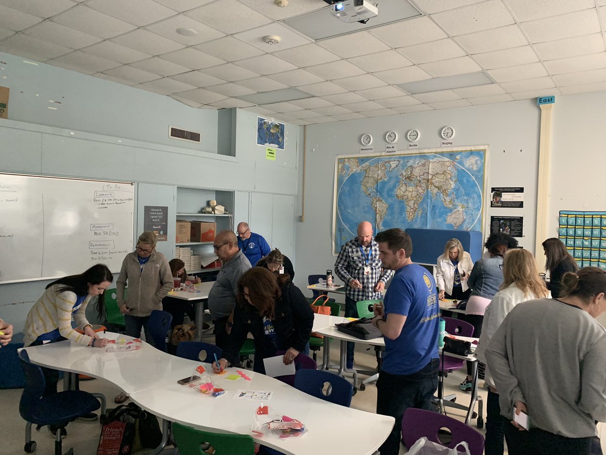 Love seeing teachers affirming each other 💙💙 #AHISDmystory