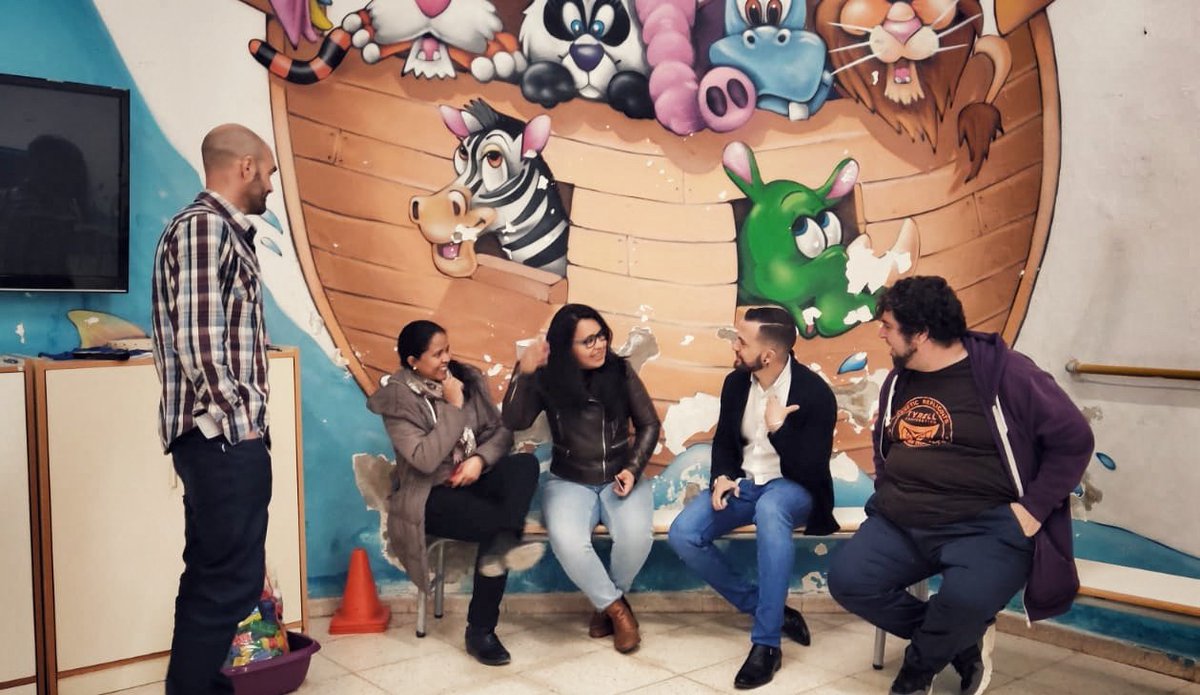 Ra_Mas's tweet photo. 🚫ABANDONO por parte del @alicanteayto del colegio público Campoamor.

➡️Reunión conjunta entre la AMPA del colegio público Campoamor y la del Palmeral @AmpaElPalmeral.

Es necesaria la cohesión de los padres y las madres por una educación pública de calidad. https://t.co/huSswVtBLx