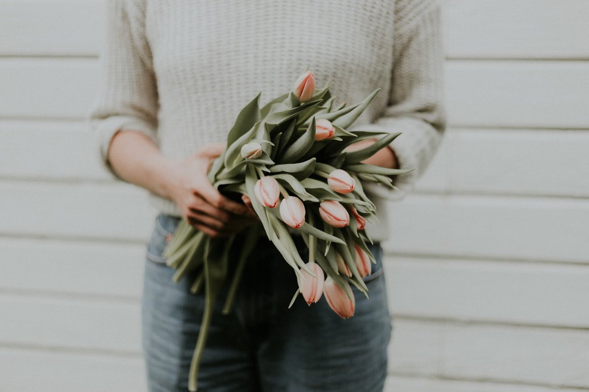 lovemayarey's tweet photo. It doesn’t have to be huge steps and big gestures. Sometimes it’s just a text asking if somebody is ok or telling a random stranger they look nice. You have no idea of the weight of your words. #WorldKindnessDay https://t.co/nT4ovc85r2