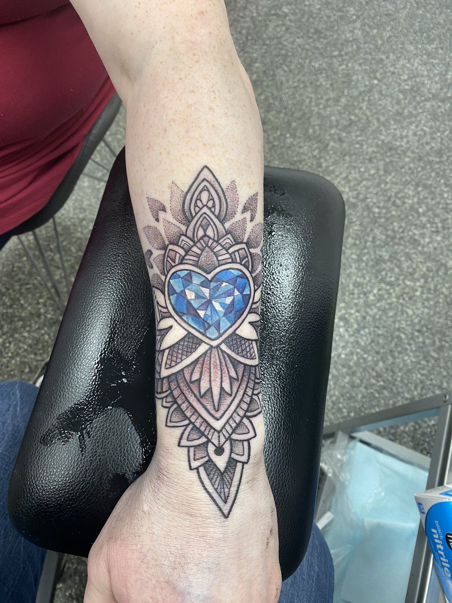 RavNorris's tweet photo. Productive day today ❤️ #RareInk #Tattoos #Tattoo #Ink #GirlsWithInk #AltGirls #MandalaTattoo #Butterfly #ButterflyTattoo https://t.co/5shK0csQ5L
