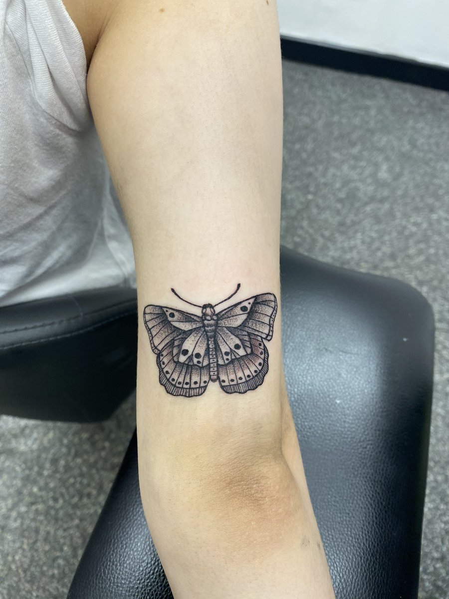 RavNorris's tweet photo. Productive day today ❤️ #RareInk #Tattoos #Tattoo #Ink #GirlsWithInk #AltGirls #MandalaTattoo #Butterfly #ButterflyTattoo https://t.co/5shK0csQ5L