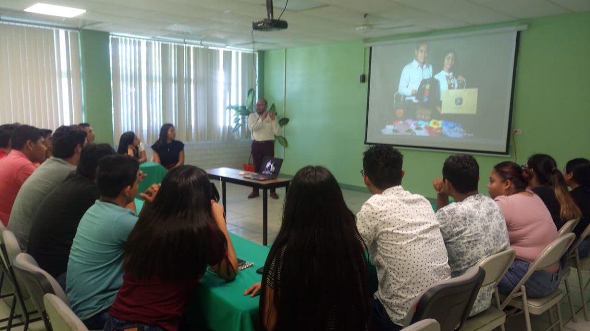 SEDEC_Tab's tweet photo. #SEDEC lleva a cabo el Taller La Ruta del Emprendimiento con estudiantes del Instituto Tecnológico de la Chontalpa, en donde obtuvieron las herramientas necesarias para iniciar a desarrollar su primera idea de negocio. Además conocieron casos de emprendedores locales. https://t.co/ZbLgY4gIEl