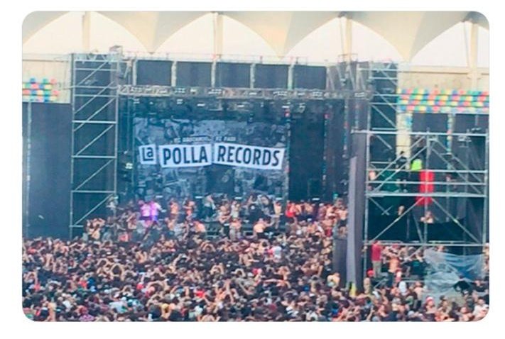 Punks? Yo no vi más que una tropa de narcisistas queriendo figurar. Todo muy neoliberal, en todo caso. #LaPollaRecords #lapollarecordsenchile