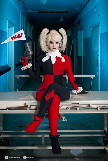 While looking through my old cosplays, I remembered that I really liked my Harley cosplay, I'v been wearing